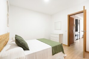 1 chambre, fer et planche Ă repasser, Wi-Fi gratuit, draps fournis