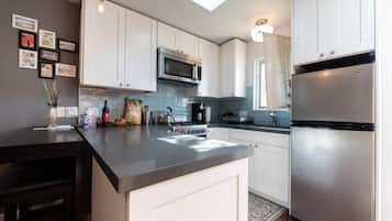 冰箱、微波炉、烤箱、炉灶