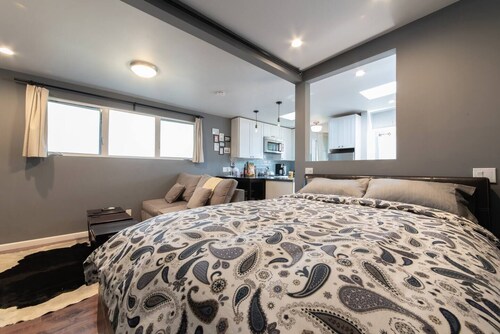 Private, cozy guesthouse with full kitchen and bath and nice garden with seating