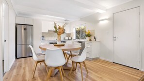 Micro-ondes, four, plaque de cuisson, lave-vaisselle
