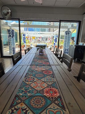 Dining - Central YMCA Residences (Honolulu)