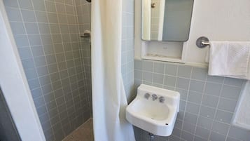 Basic Single Room, Mixed Dorm, Non Smoking, City View | Bathroom