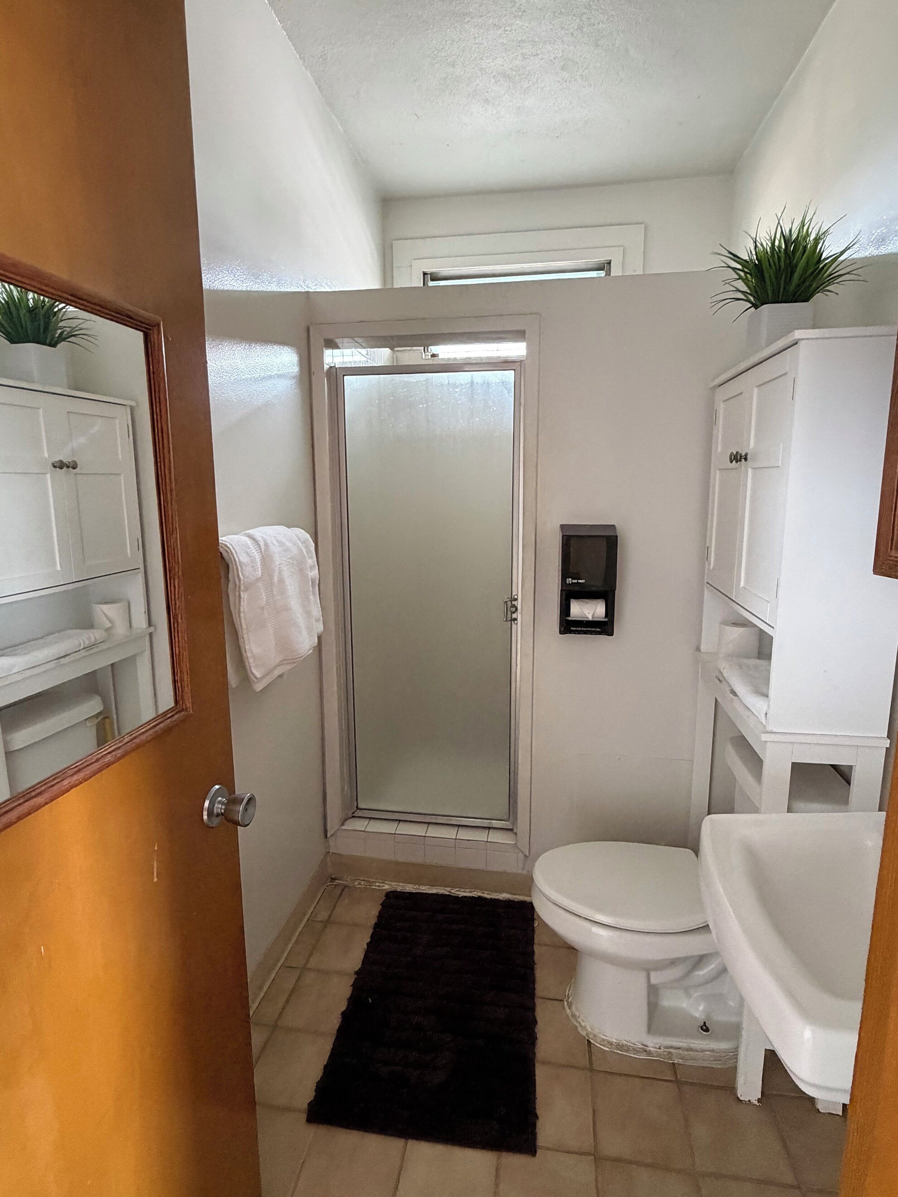 Chambre Standard Double ou avec lits jumeaux, 2 lits une place, non-fumeur, vue ville | Salle de bain