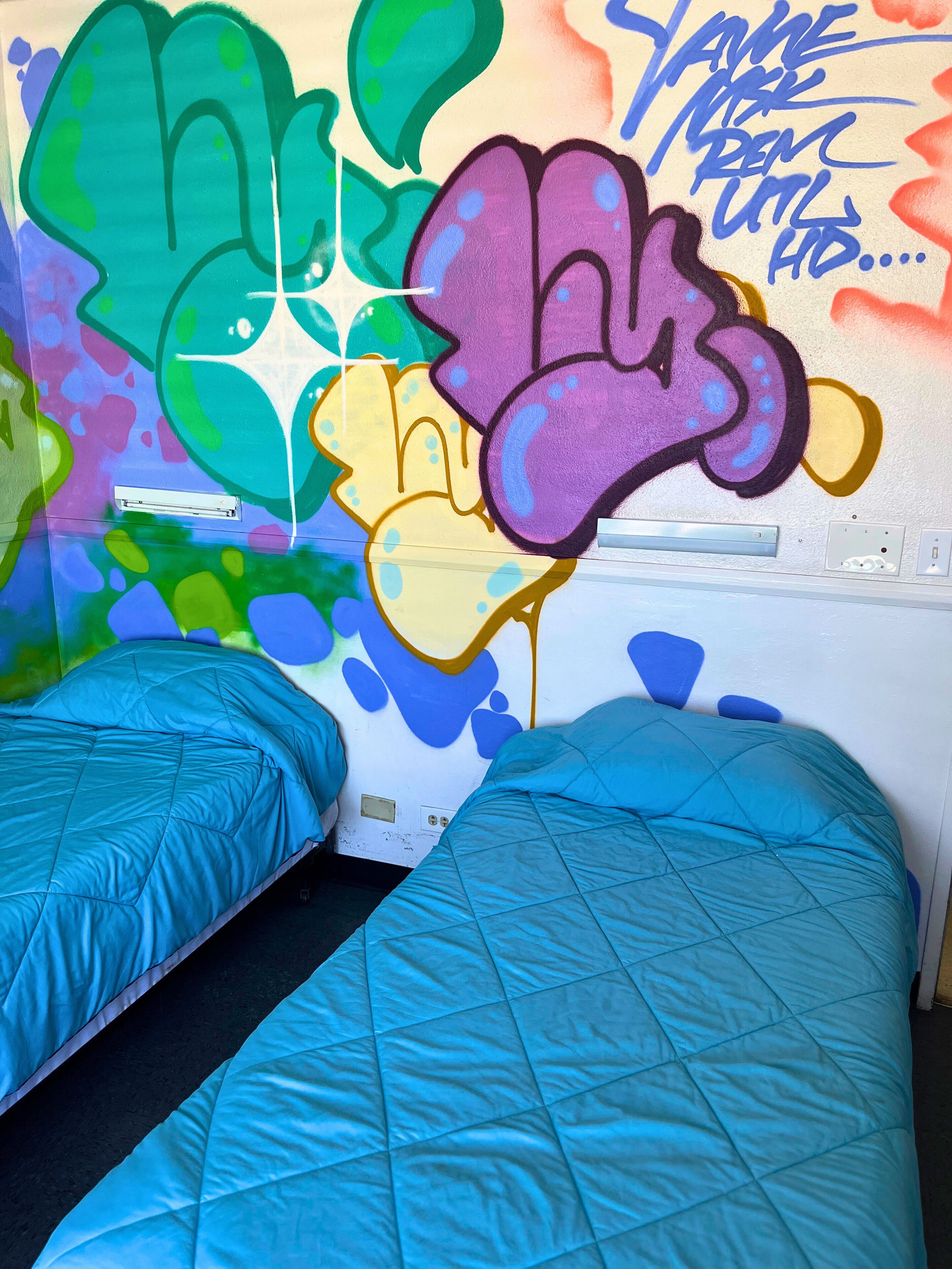 Skrivebord, wi-fi (inkludert) og sengetøy