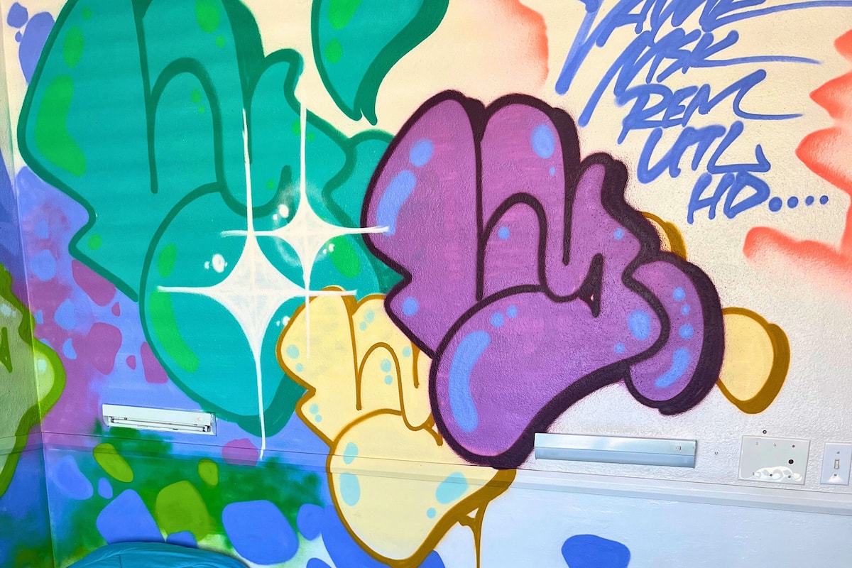 Skrivebord, wi-fi (inkludert) og sengetøy