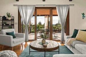 Televisio, takka, kirjoja