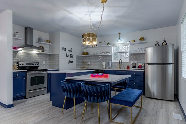 KĂŒhlschrank, Mikrowelle, Ofen, Herdplatte