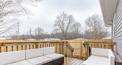 Sleek+ Modern Home Close to Downtown
