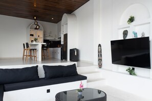 Living area - Santorini Luxury Villa (Munggu)