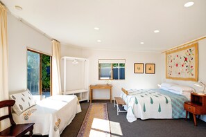 3 bedrooms, desk, iron/ironing board, free WiFi