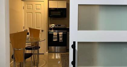 Best Choice. Spacious, 1BR 1BA Apt in NW DC area with free street parking.