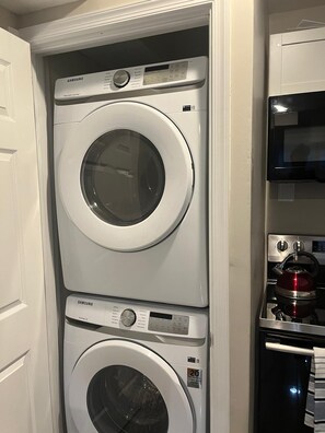 Interior - Best Choice. Spacious, 1BR 1BA Apt in NW DC area with free street parking. (Washington)