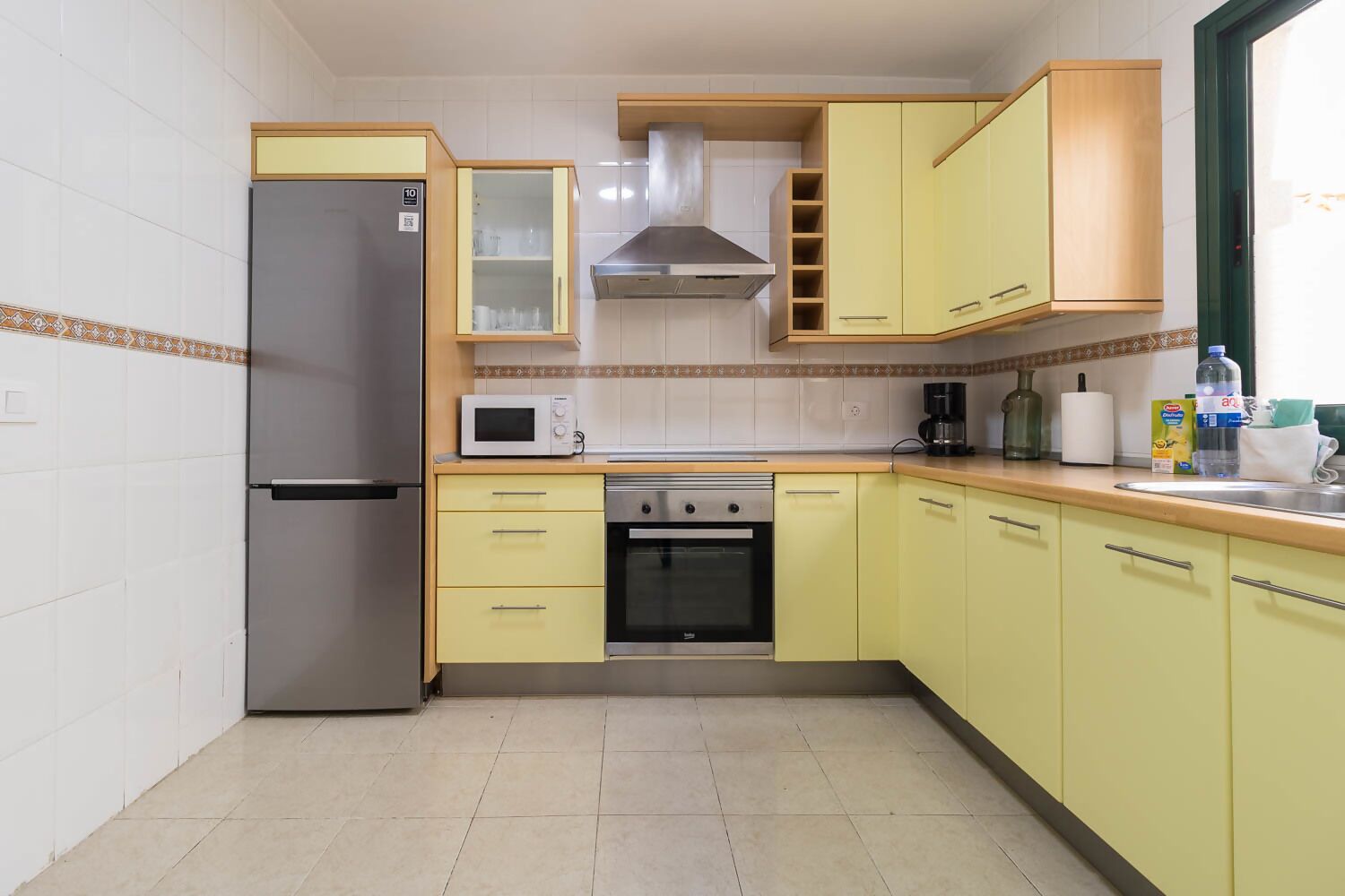 Refrigerador, microondas, horno, tostadora