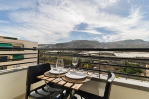 تناول الطعام بالخارج