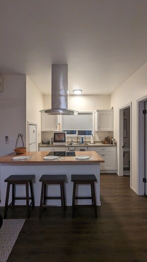 Dining tables - Modern, Private Countryside House. Peaceful Nature, Non-Toxic Soaps & Cleaners. (Chico)