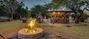 House +2 cabins + Hot Tub & Pool