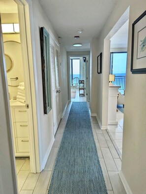 Interior - View with a Room Navarre Towers 1207 (Navarre)