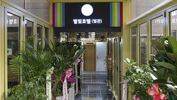 施設の正面