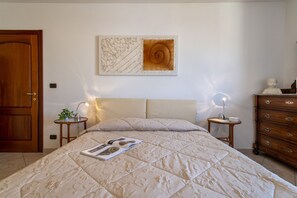 1 bedroom, iron/ironing board, WiFi, bed sheets - Alghero Sea View Apartment with Balcony! (Alghero)