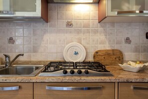 Kühlschrank, Ofen, Herdplatte, Geschirrspüler