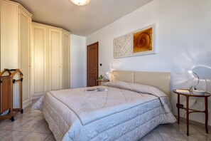 1 soverom, strykejern/-brett, wi-fi og sengetøy