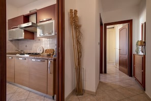 Kühlschrank, Ofen, Herdplatte, Geschirrspüler