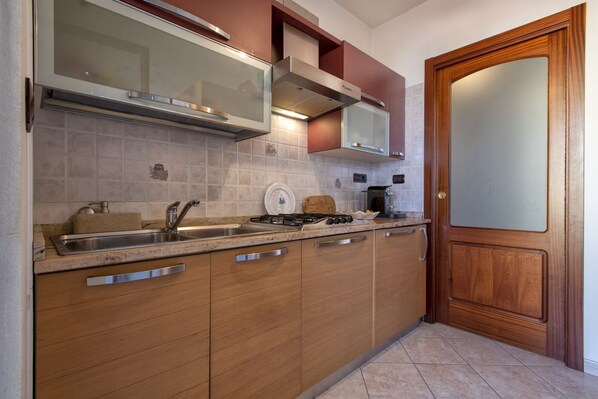 Kühlschrank, Ofen, Herdplatte, Geschirrspüler