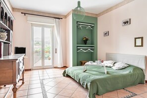 2 chambres, fer et planche à repasser, draps fournis