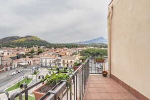 Property grounds - GuestHost - Casada - Etna's Grandeur: Elegant Retreat in Nicolosi (Nicolosi)