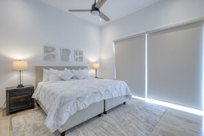 3 bedrooms, WiFi, bed sheets - Lux New Condo in Gated Community w/ Pool Arch View Close to Downtown Cabo (Cabo San Lucas)