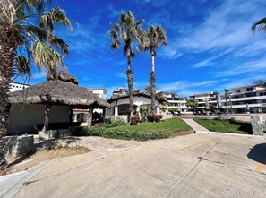 Property grounds - Lux New Condo in Gated Community w/ Pool Arch View Close to Downtown Cabo (Cabo San Lucas)