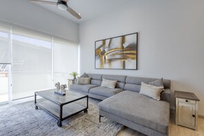 TV - Lux New Condo in Gated Community w/ Pool Arch View Close to Downtown Cabo (Cabo San Lucas)