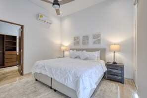 3 bedrooms, WiFi, bed sheets - Lux New Condo in Gated Community w/ Pool Arch View Close to Downtown Cabo (Cabo San Lucas)