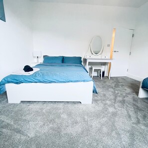 2 多间卧室、熨斗/熨衣板、WiFi、床单