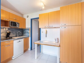 Fridge, microwave, dishwasher, toaster