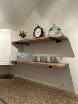 Interior - Quiet coastal retreat, minutes from Ocean City, MD, full kitchen. (Ocean Pines)