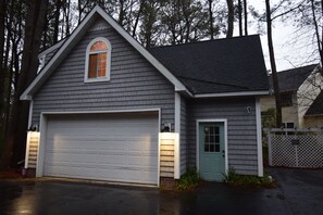 Exterior - Quiet coastal retreat, minutes from Ocean City, MD, full kitchen. (Ocean Pines)