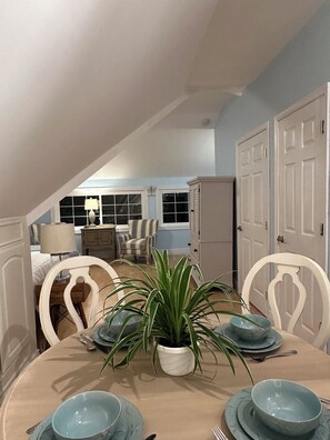 Dining - Quiet coastal retreat, minutes from Ocean City, MD, full kitchen. (Ocean Pines)