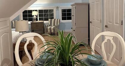 Quiet coastal retreat, minutes from Ocean City, MD, full kitchen.