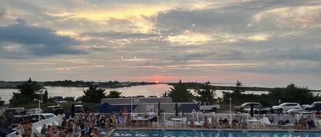 Piscine couverte, piscine extérieure