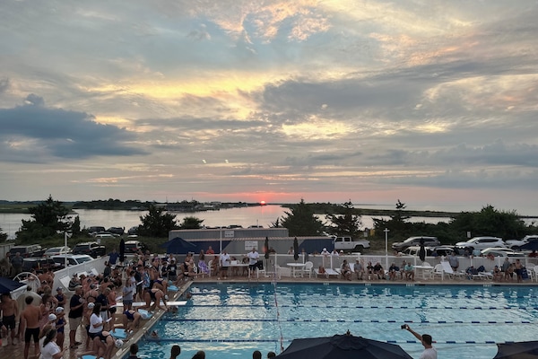 Innendørsbasseng og utendørsbasseng