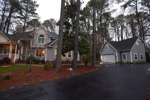 Quiet coastal retreat, minutes from Ocean City, MD, full kitchen.