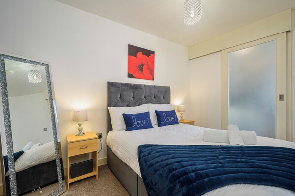 1 slaapkamer, een strijkplank/strijkijzer, wifi, beddengoed