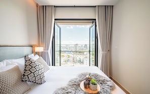 Frette Italian sheets, premium bedding, down duvets, Select Comfort beds - Kotrip Madison Saigon Luxury (Ho Chi Minh City)