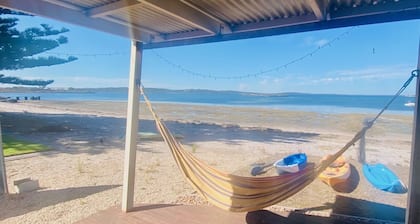 10 Palms - Waterfront shack at peaceful Dutton Bay West, 5 mins to Farm Beach!