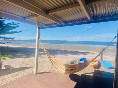 10 Palms - Waterfront shack at peaceful Dutton Bay West, 5 mins to Farm Beach!