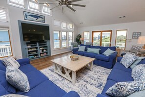 TV, DVD player, table tennis - Lucky Duck - Magnificent oceanside home with pool, game room, elevator, steps to beach (Duck)