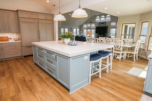 Dining - Lucky Duck - Magnificent oceanside home with pool, game room, elevator, steps to beach (Duck)