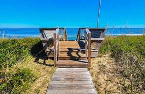 Property grounds - Sea Angels - Adorable OBX Beach Cottage, walk to beach, 3 bed, 2 bath (Southern Shores)