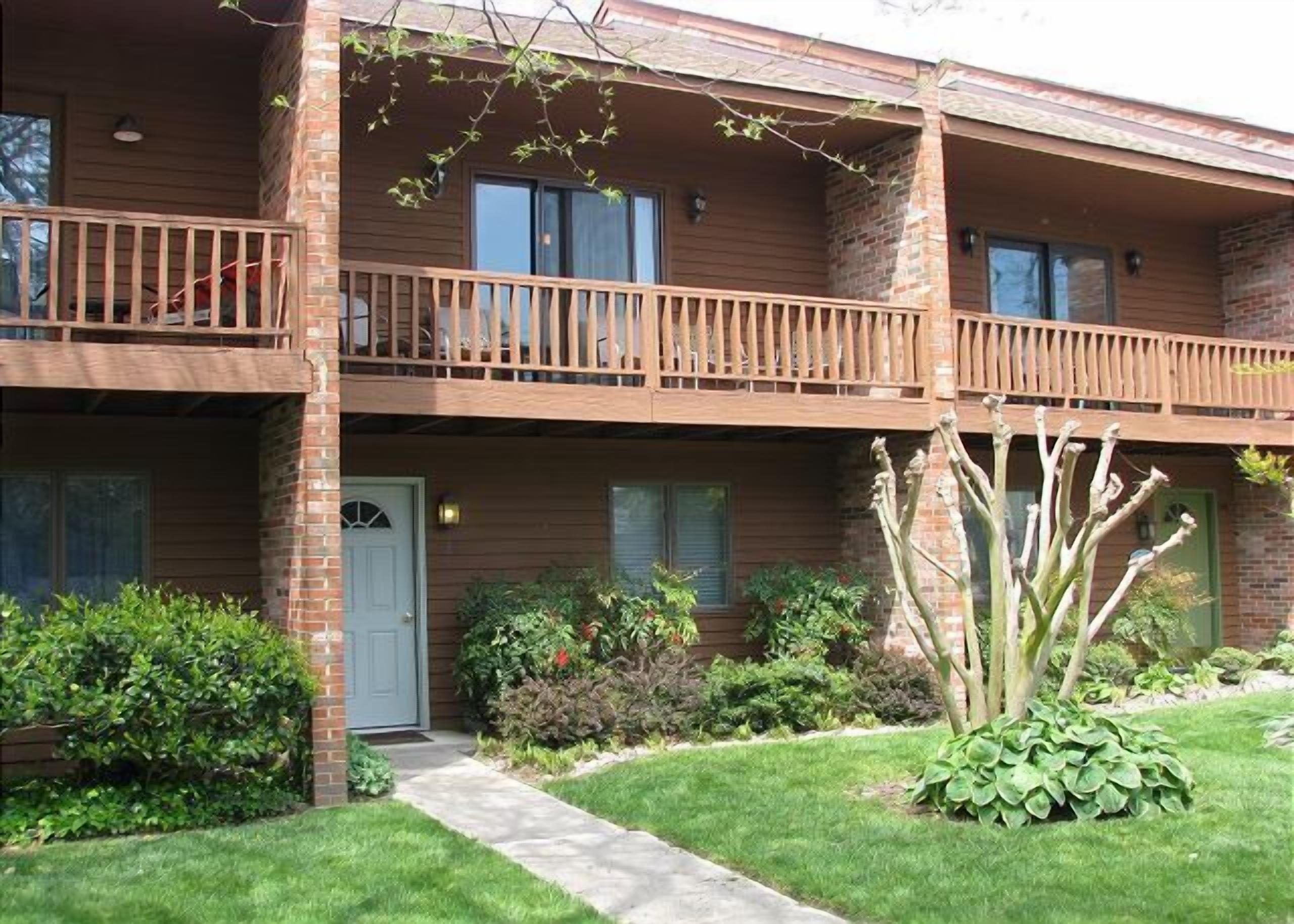 Just over one block from the beach and close to Rehoboth Avenue's many shops and restaurants.